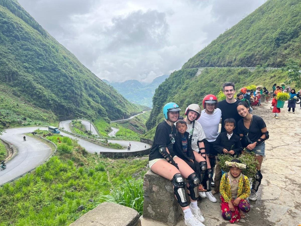 Bong Hostel And Motorbike Tour Ha Giang Esterno foto