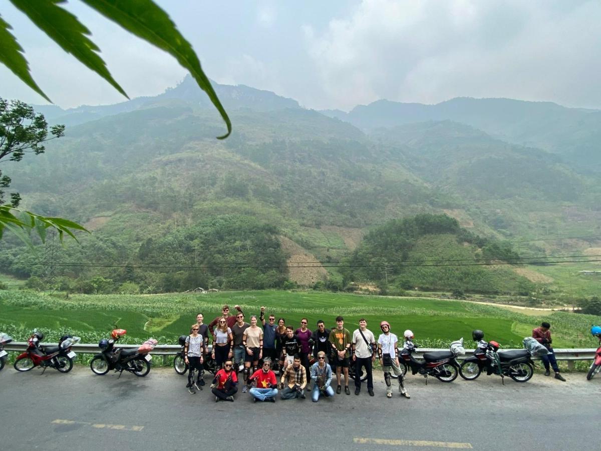 Bong Hostel And Motorbike Tour Ha Giang Esterno foto